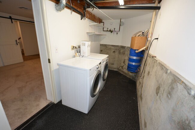 Building Photo - 3BED/3.5BATH in Hollywood Beach