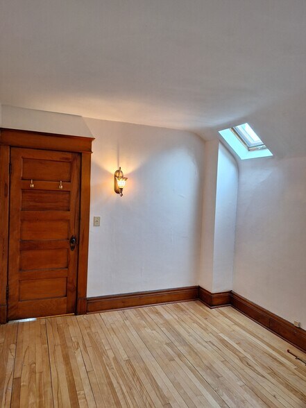 Building Photo - 384 Hall Ave
