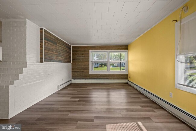 Building Photo - 47 Glenwood Ln