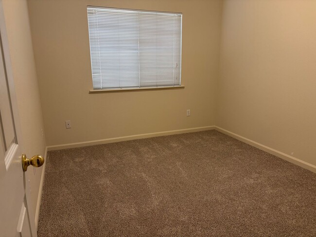 Building Photo - Spacious Single Story Home with Large Private Backyard & Covered Patio