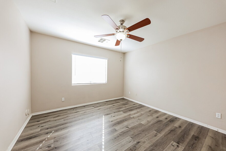 Building Photo - 591 S 167th Dr