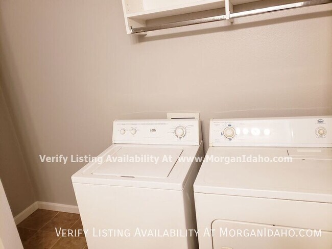 Building Photo - 10096 W Garverdale Ln