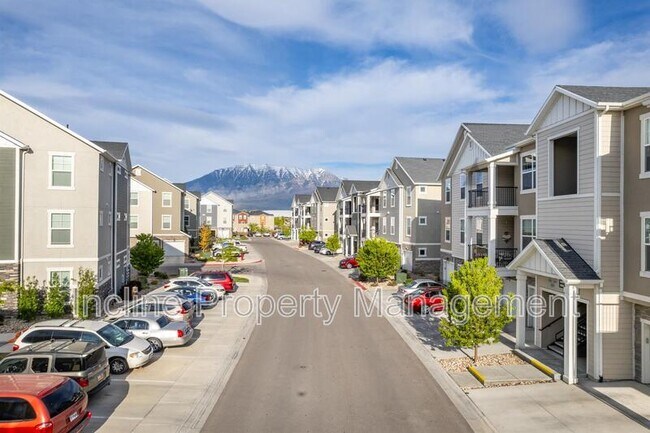 Building Photo - 654 N Emery Dr