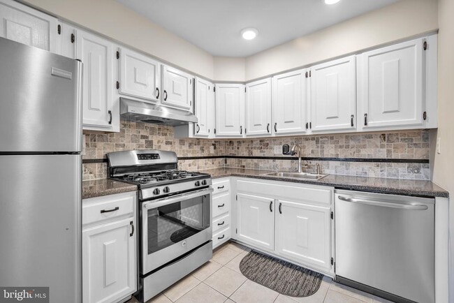 Building Photo - 3271 Red Lion Rd