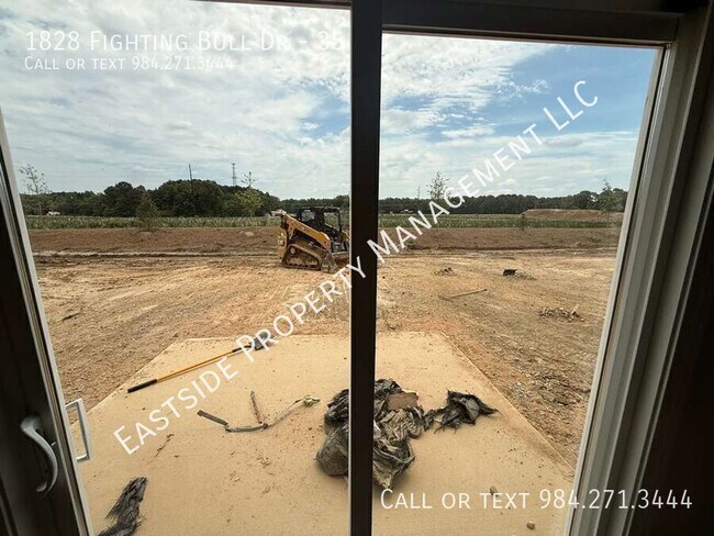 Building Photo - 1828 Fighting Bull Dr