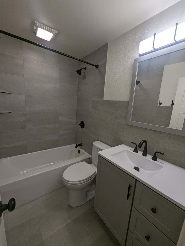 Building Photo - 622 S Woodland Ave