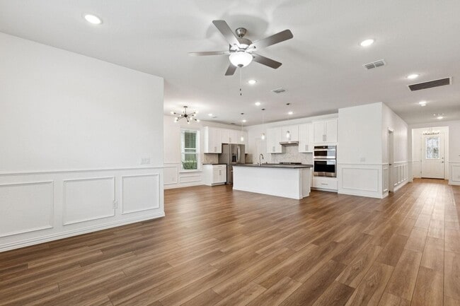 Building Photo - 2412 Rooster Ln