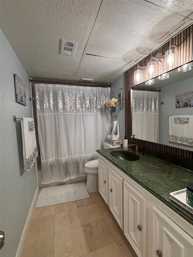 Building Photo - 351 N Post Oak Ln