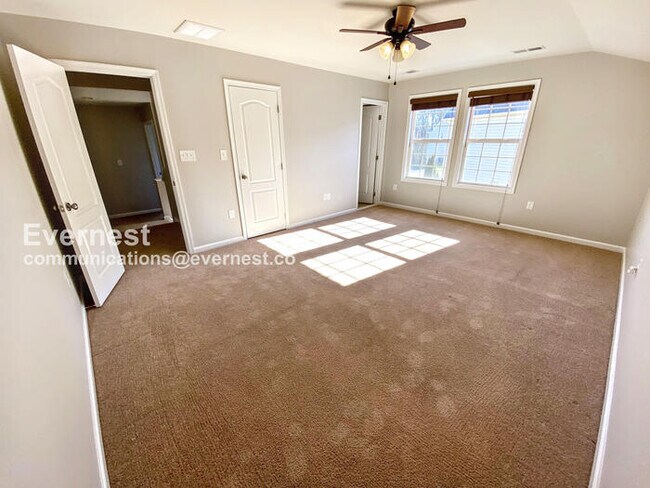 Building Photo - 5 Bed, 4.5 Bath Home with Fenced Yard & Garage / Coming Soon!