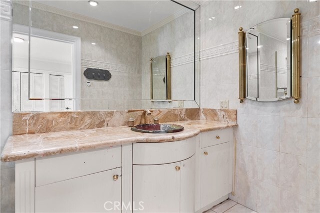 Building Photo - 3814 Alonzo Ave