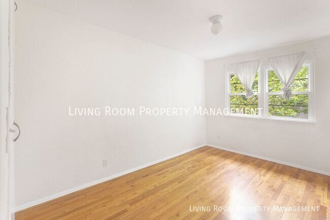 Building Photo - Charming 2 Bedroom Condo in Binford Condom...