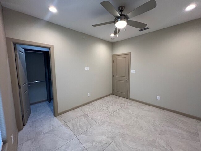 Building Photo - THE DORADO CONDOMINIUMS