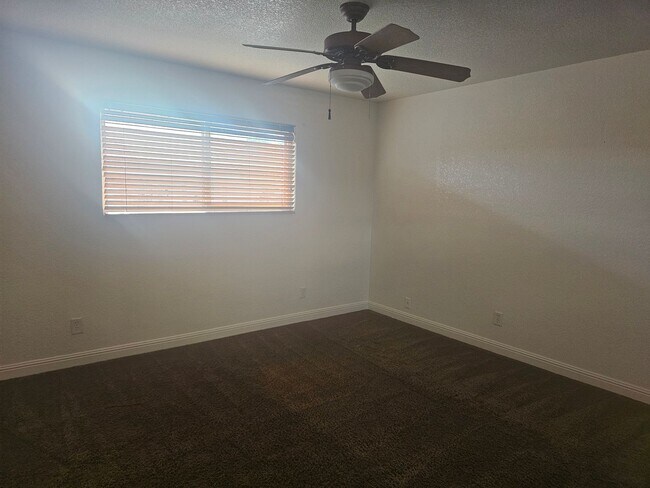 Building Photo - Unfurnished Long Term