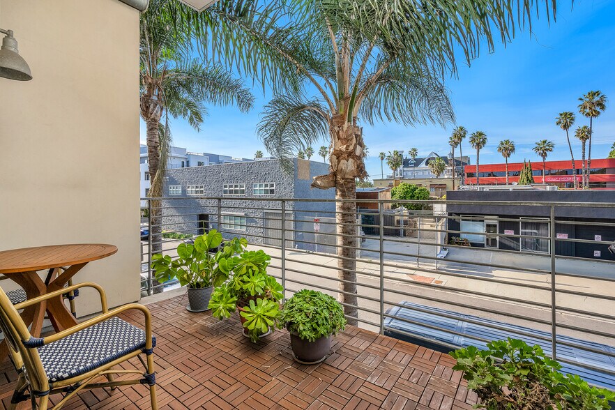 Building Photo - 13320 Beach Ave