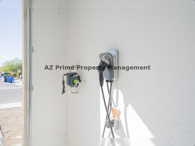 Building Photo - 3719 S 63rd Dr