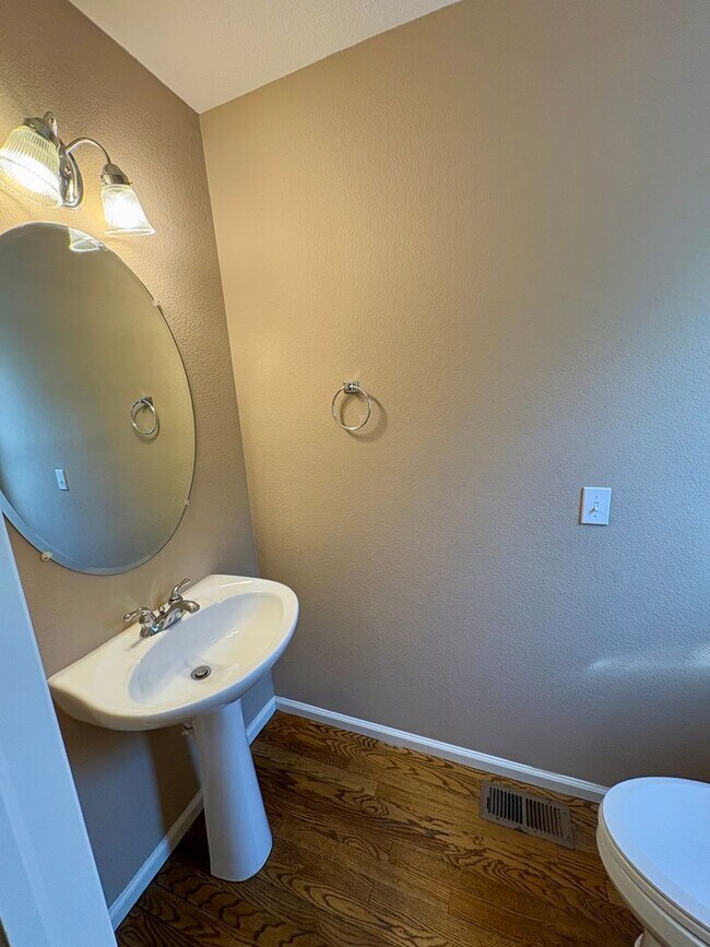 Building Photo - Highlands Ranch 3bed, 3.5 bath