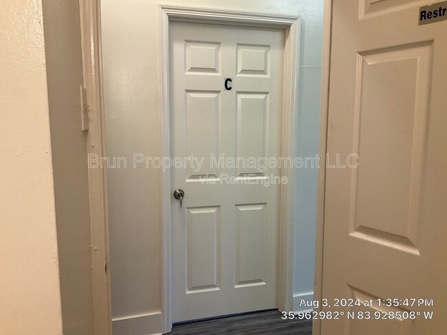 Building Photo - 1206 Forest Ave