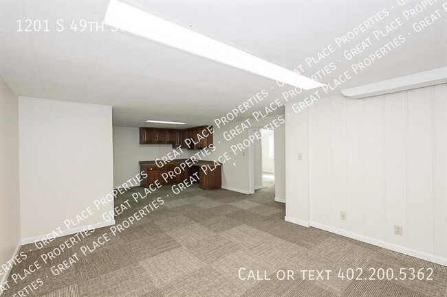 Building Photo - 1201 S 49th St