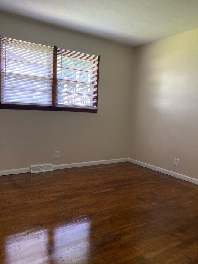 Building Photo - Updated 3 Bedroom Home Available!