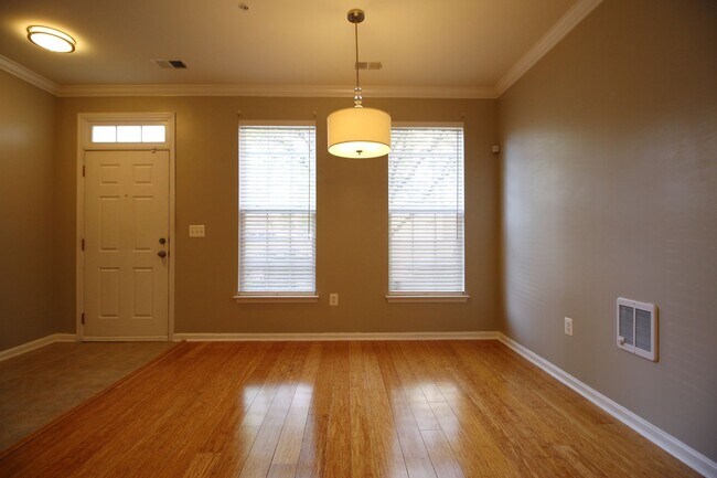 Building Photo - Updated 3/2.5 Townhome w/1 car garage