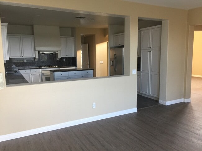 Building Photo - 1520 Sapphire Dr