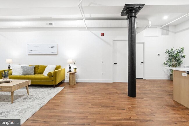 Building Photo - 240 Hermitage St