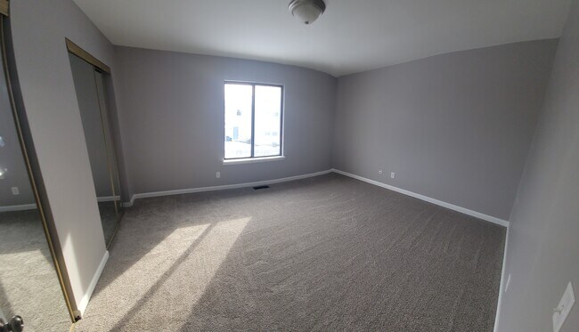 Building Photo - 1901 Nancy Ct