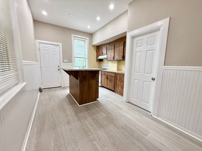 Building Photo - Spacious 4-Bedroom Home in West Philadelphia