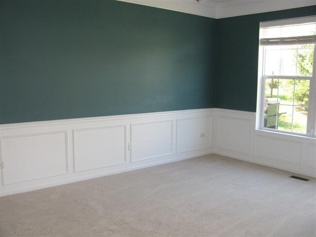 Building Photo - 24019 Walnut Cir