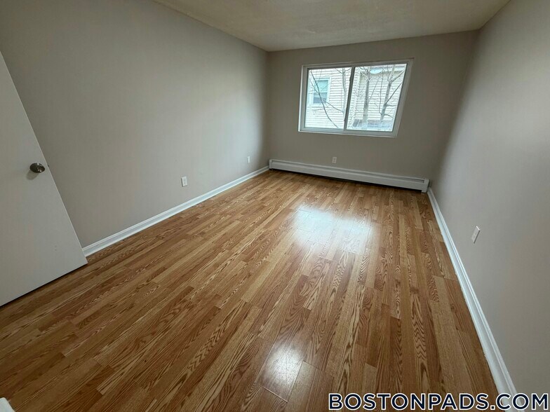 Building Photo - 134 Willard St