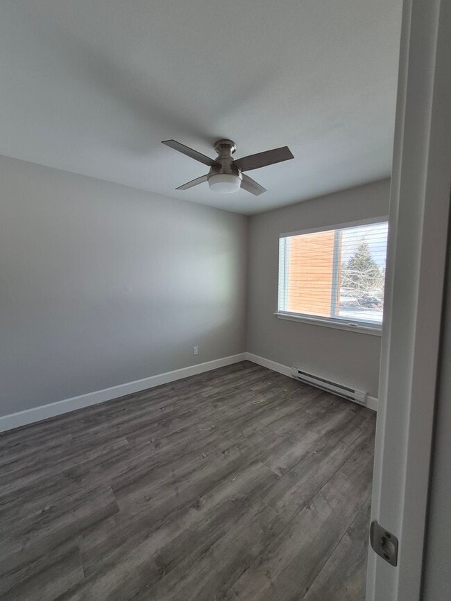 Building Photo - Beautiful Westwind #23