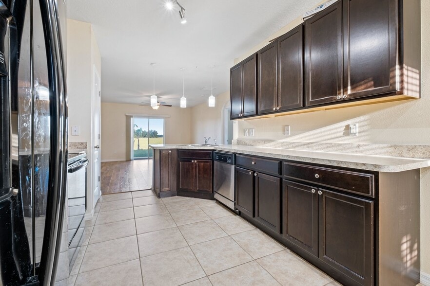 Building Photo - 15773 High Bell Pl