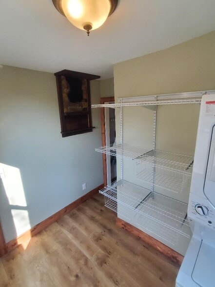 Building Photo - 401 E 1st St