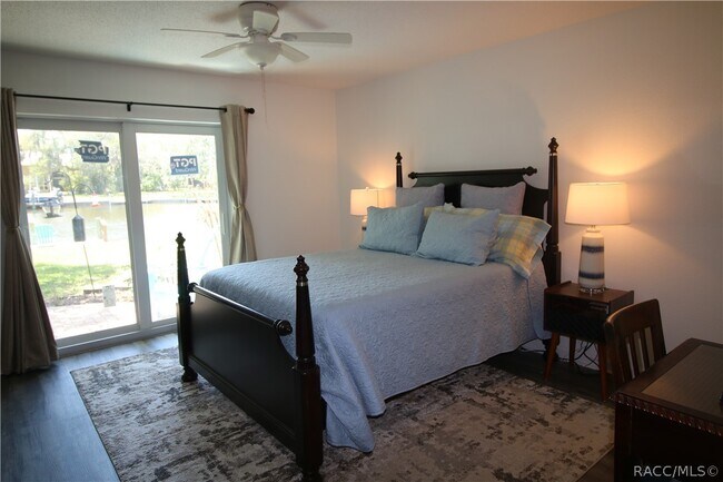 Building Photo - 11287 W Bayshore Dr