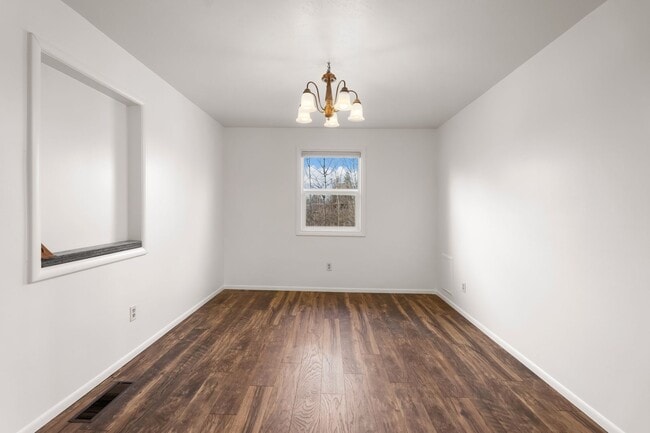 Building Photo - Charming Bungalow in Evergreen