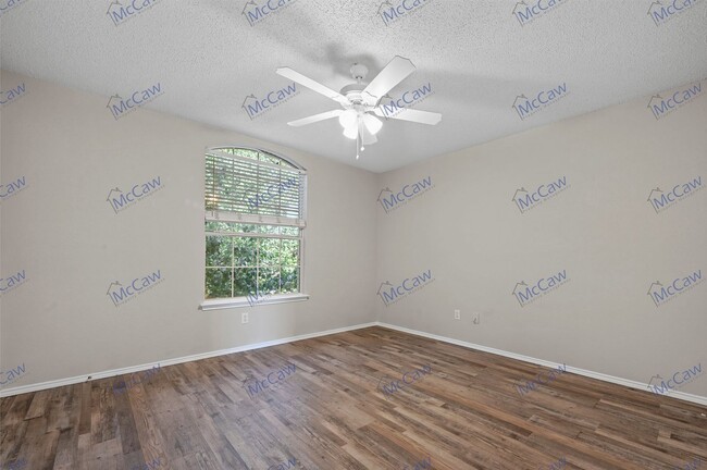 Building Photo - Spacious 4/2.5 Home in Fort Worth!