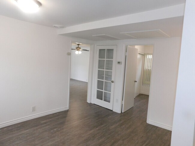 Building Photo - ALB190-192