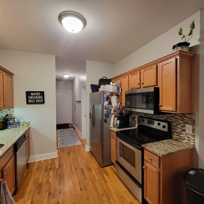 Building Photo - 1111 Surrey Ln