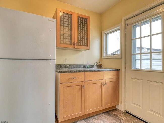 Building Photo - 403 Oak Ter