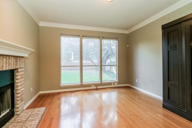 Building Photo - 6308 Clairmont Dr