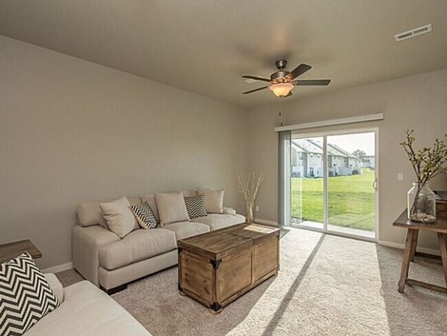 Building Photo - Twin Gates Townhomes - Interior Unit