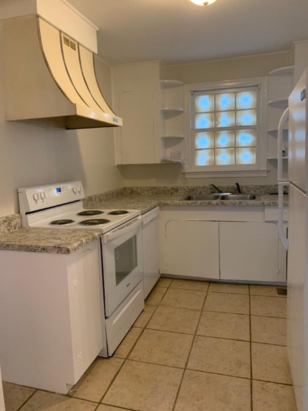 Building Photo - 612 S Beltline Blvd