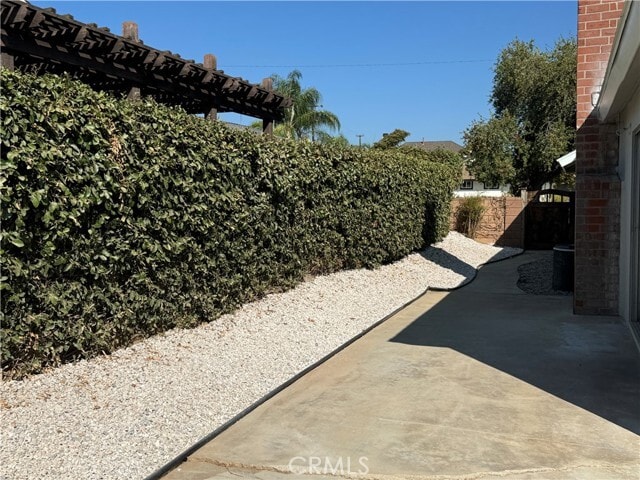 Building Photo - 2105 E Petunia St