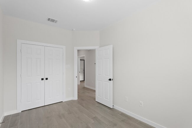 Building Photo - 5544 Shreveport Blvd