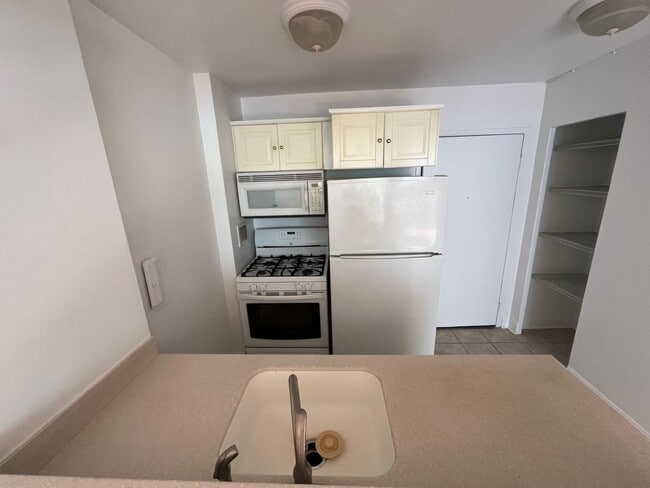 Building Photo - 922 24th St NW