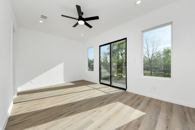 Building Photo - 7935 Sunnyhill St