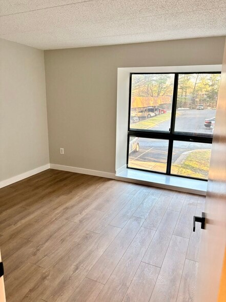 Second bedroom - 11557 Rolling Green Ct