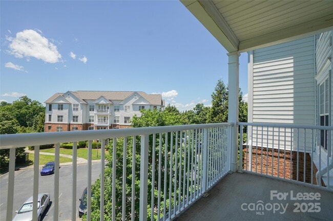 Building Photo - 14746 Via Sorrento Dr