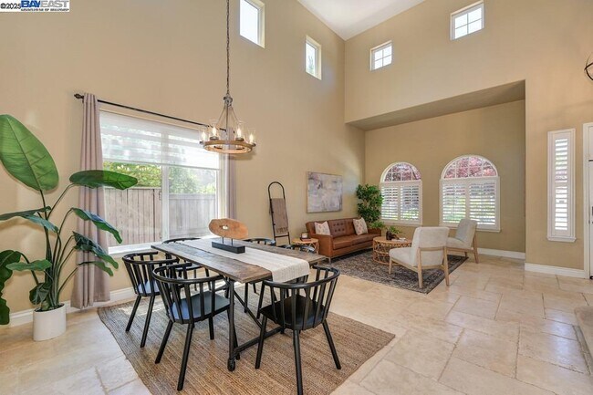 Building Photo - 1207 Villagio Dr
