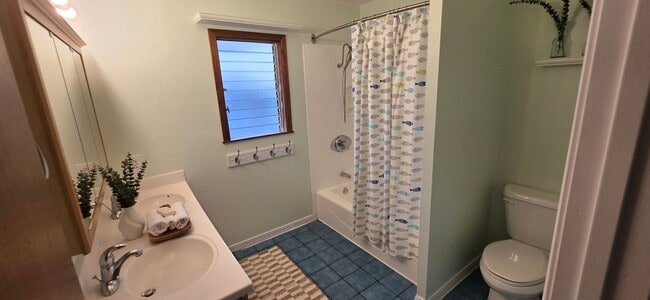Building Photo - Upstairs 2 bedroom duplex in desirable Kailua!